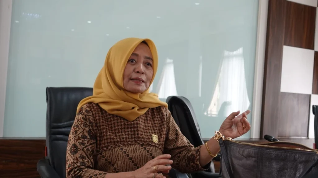 Wakil Ketua Komisi IV DPRD Kota Mataram Baiq Mirdiati
