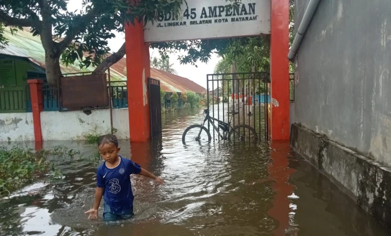 Banjir di SDN 45 Ampenan