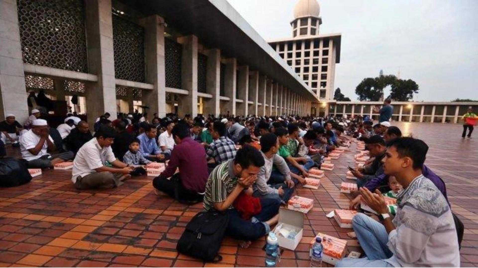 Buka Puasa Bersama di Masjid Istiqlal Jadwal Puasa Ramadan 1446 H