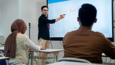 Ilustrasi Dosen Mengajar dan Gaji Dosen di Indonesia