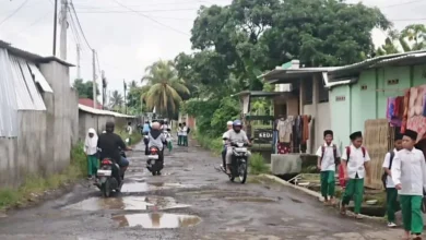 Jalan rusak di Desa Lenek Lauk Lombok Timur