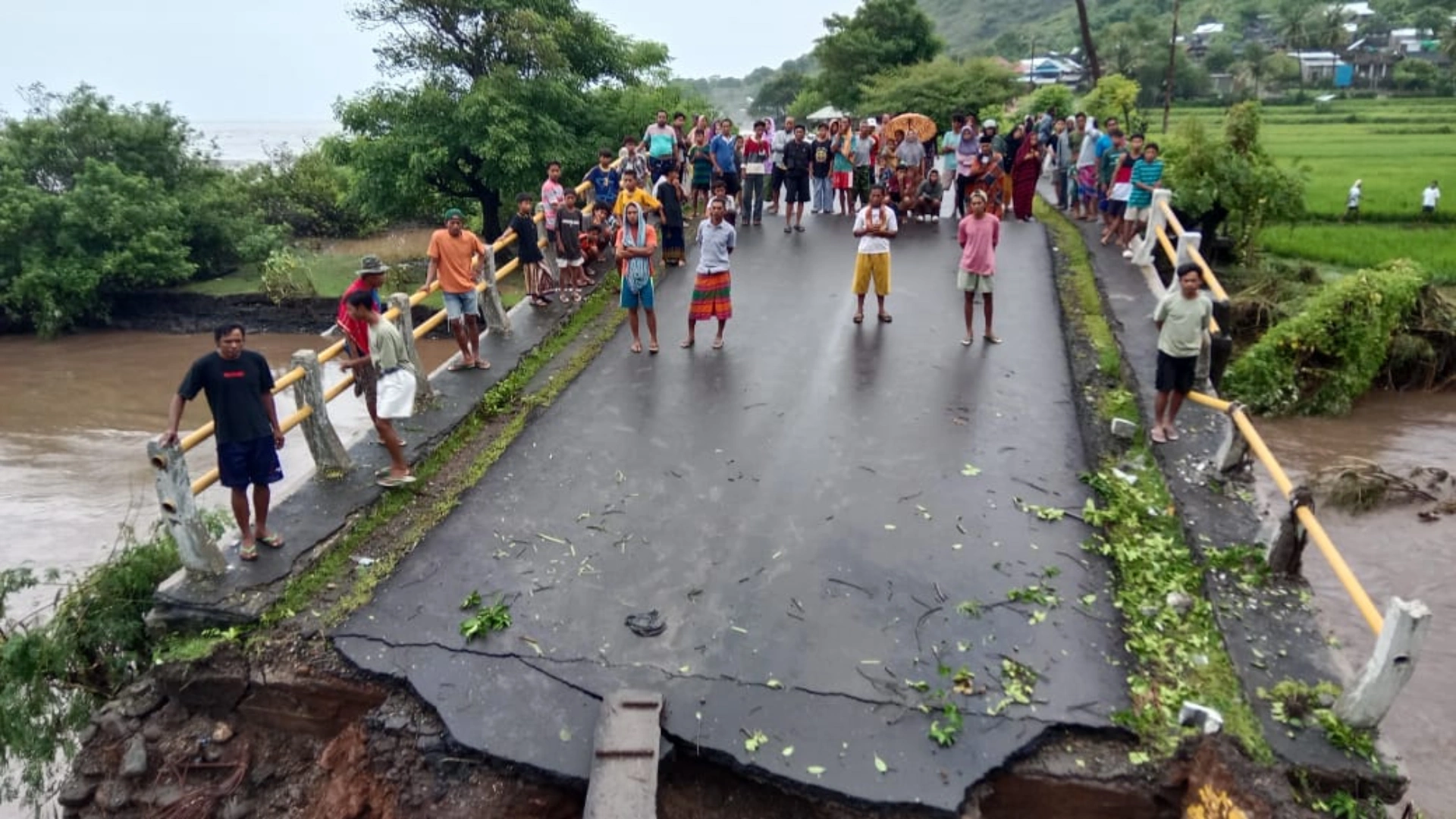 Jembatan Putus Wera Bima