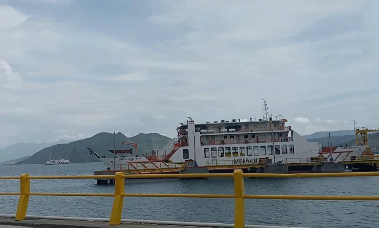 Larangan Dishub NTB Bagi Kapal Penyebrangan Kayangan - Poto Tano