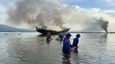 Kapal Terbakar di Pelabuhan Kayangan