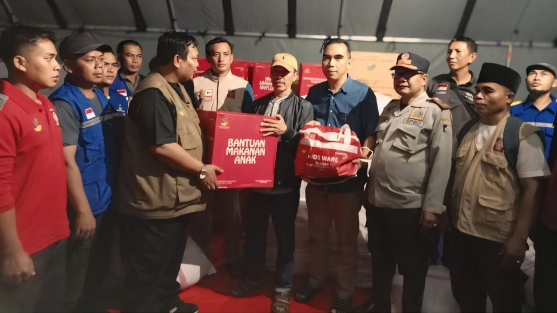 Kemensos Salurkan Bantuan Logistik Banjir Lombok Barat