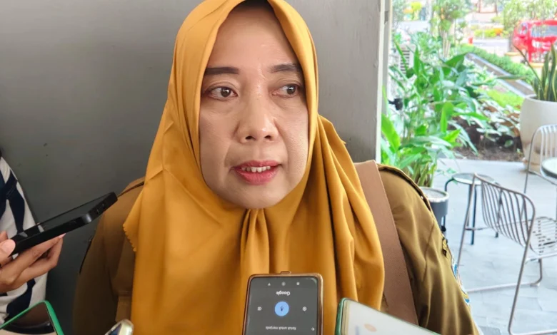 Dinas PUPR Kota Mataram Pasang Batu Boulder Atasi Abrasi