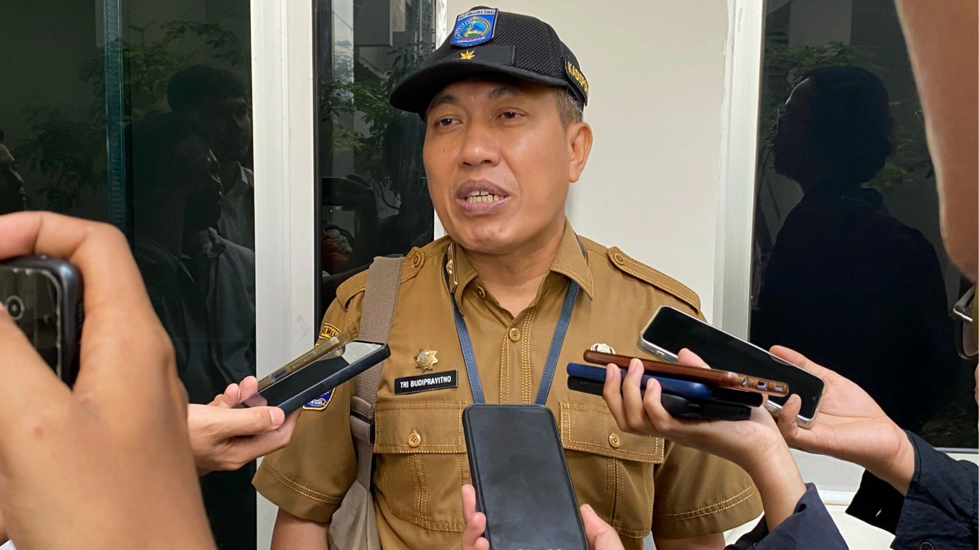 Kepala Dinas Pemuda dan Olahraga Provinsi NTB Tri Budiprayitno Bonus Atlet Peraih Medali PON Aceh-Sumut 2024