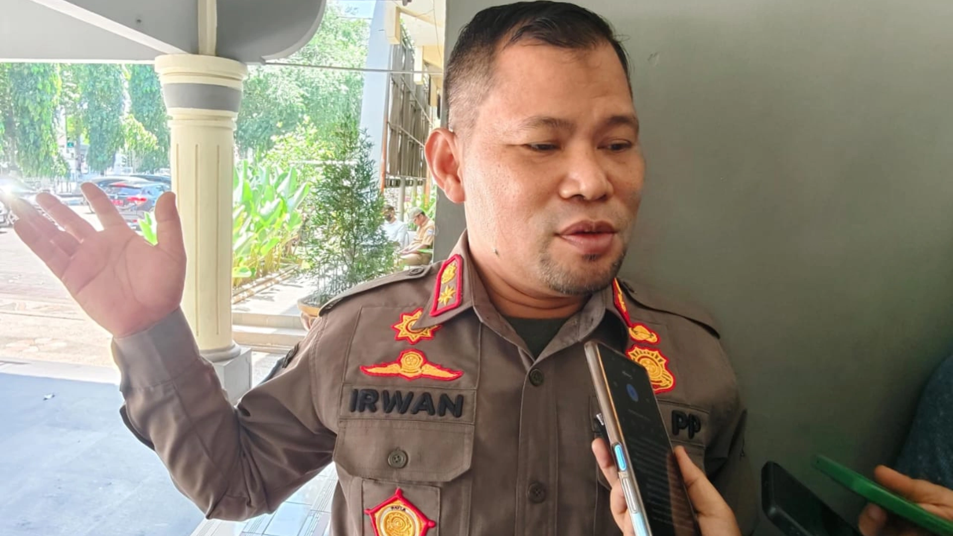 Kepala Satpol PP Kota Mataram Irwan Rahadi Pengawasan di Jalur Rawan Kriminalitas