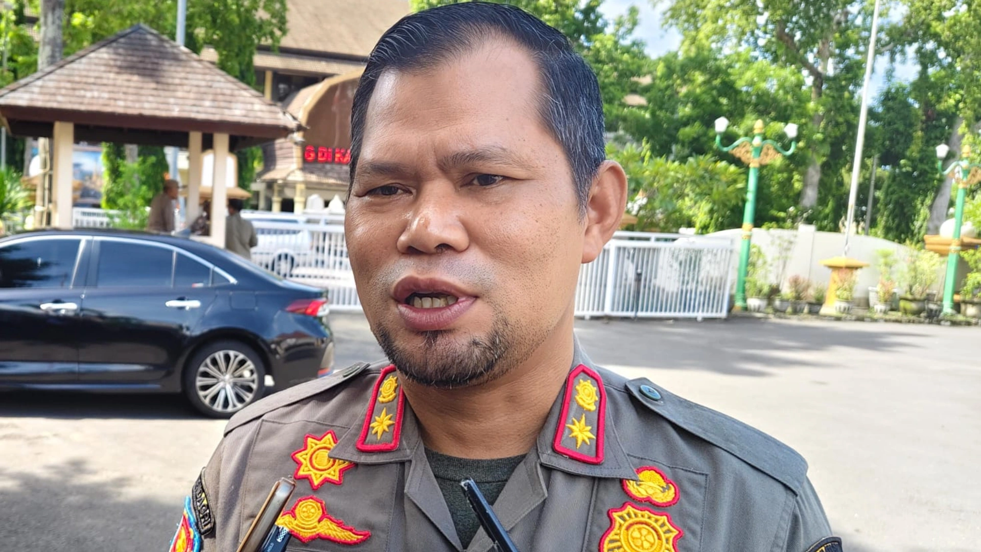 Satpol PP Kota Mataram Viral Teror Gangster Bersenjata
