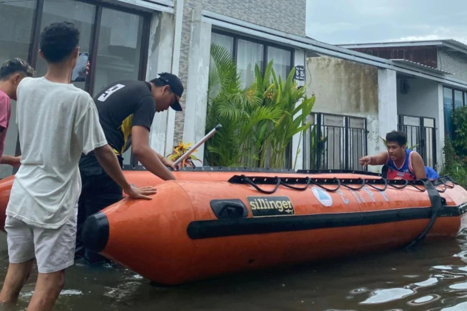 Cerita Dosen Unram Dievakuasi saat Banjir