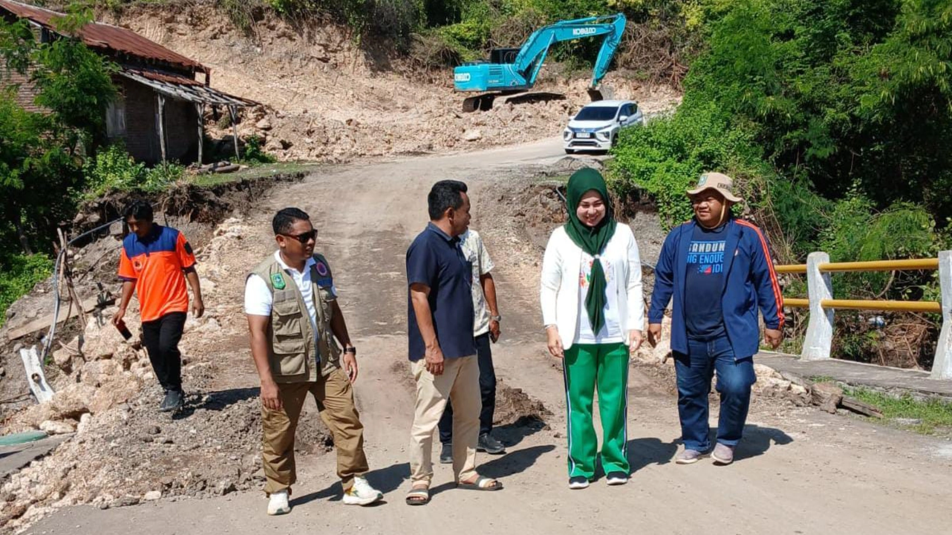 Mahdalena Tinjau Dampak Banjir dan Tanah Longsor Bima
