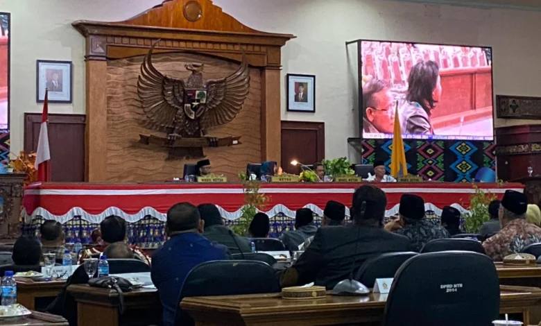 Paripurna DPRD NTB Diwarnai Hujan Interupsi