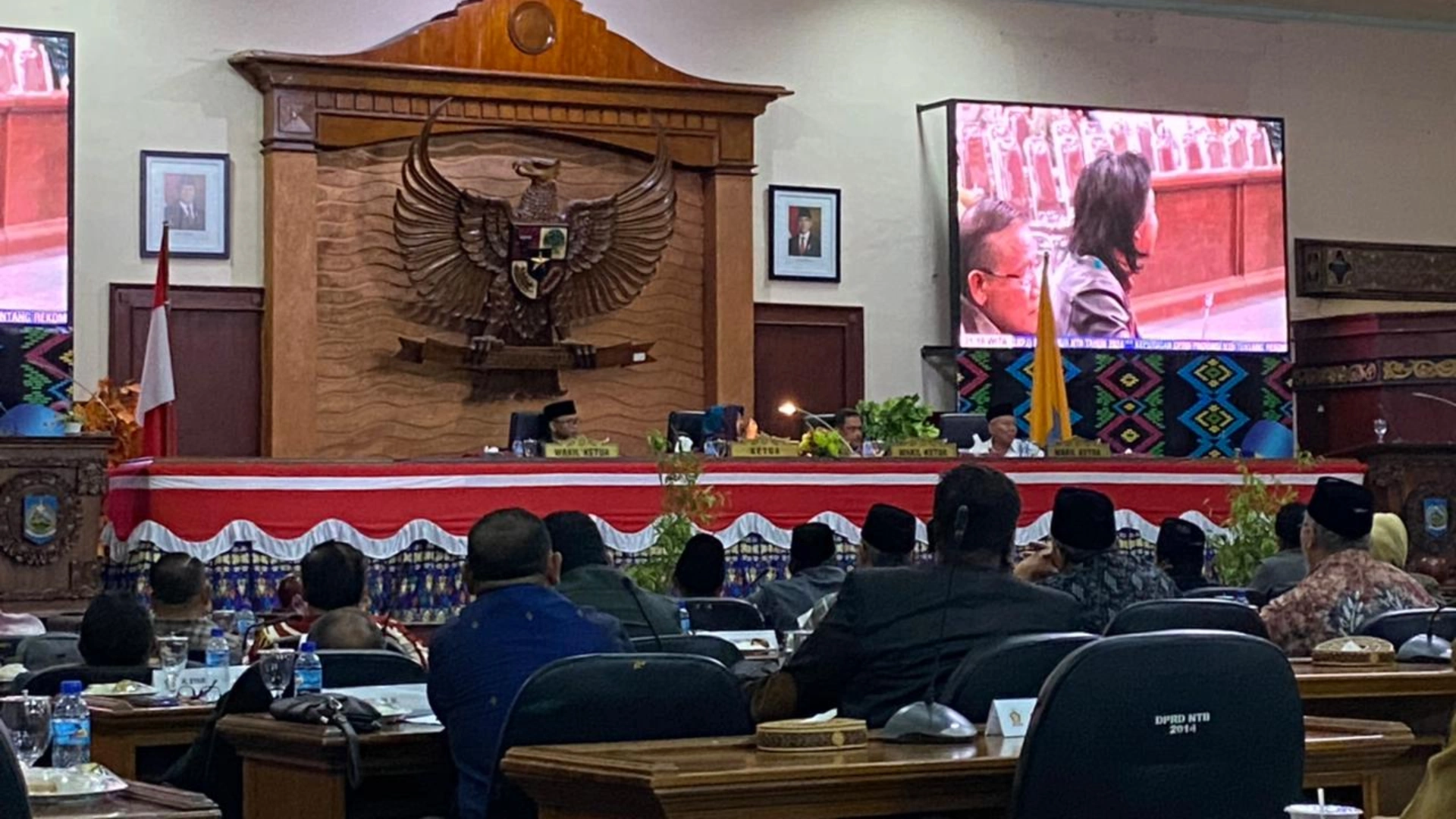 Paripurna DPRD NTB Diwarnai Hujan Interupsi