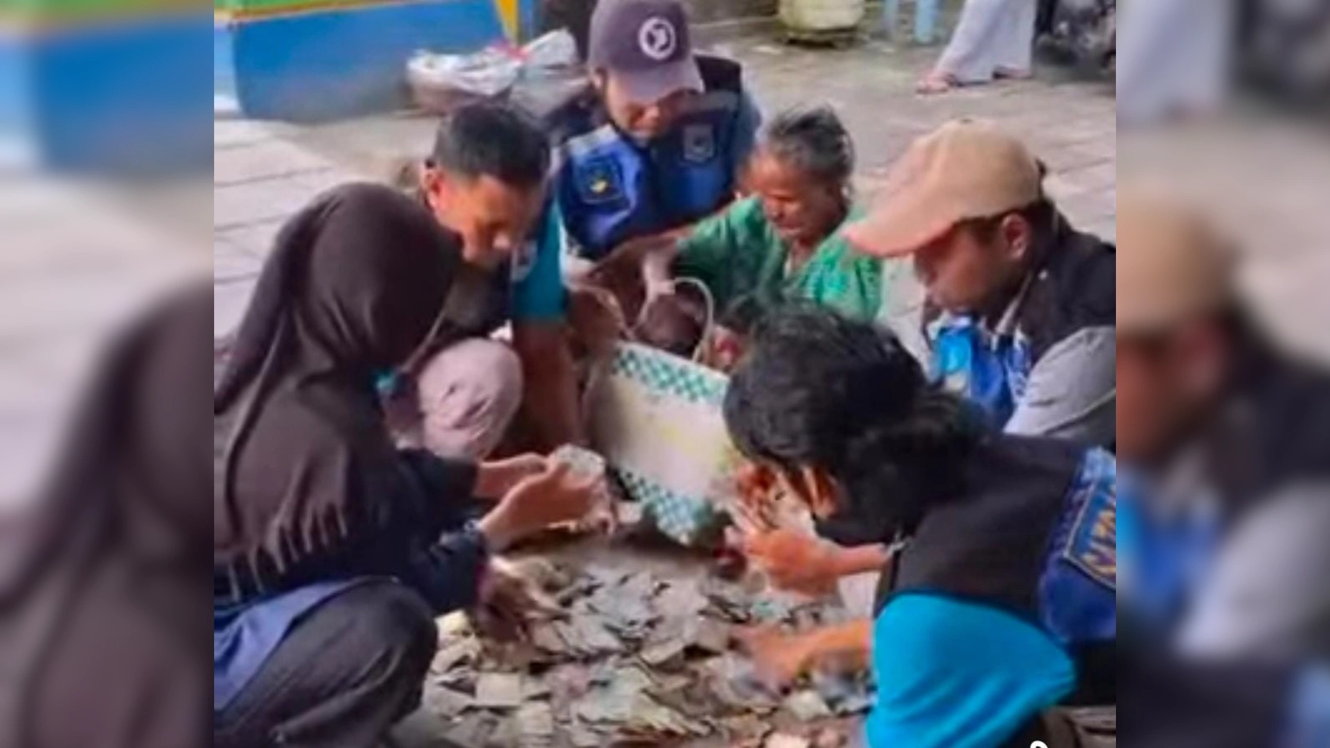 Pengemis Lansia Viral di Kota Mataram