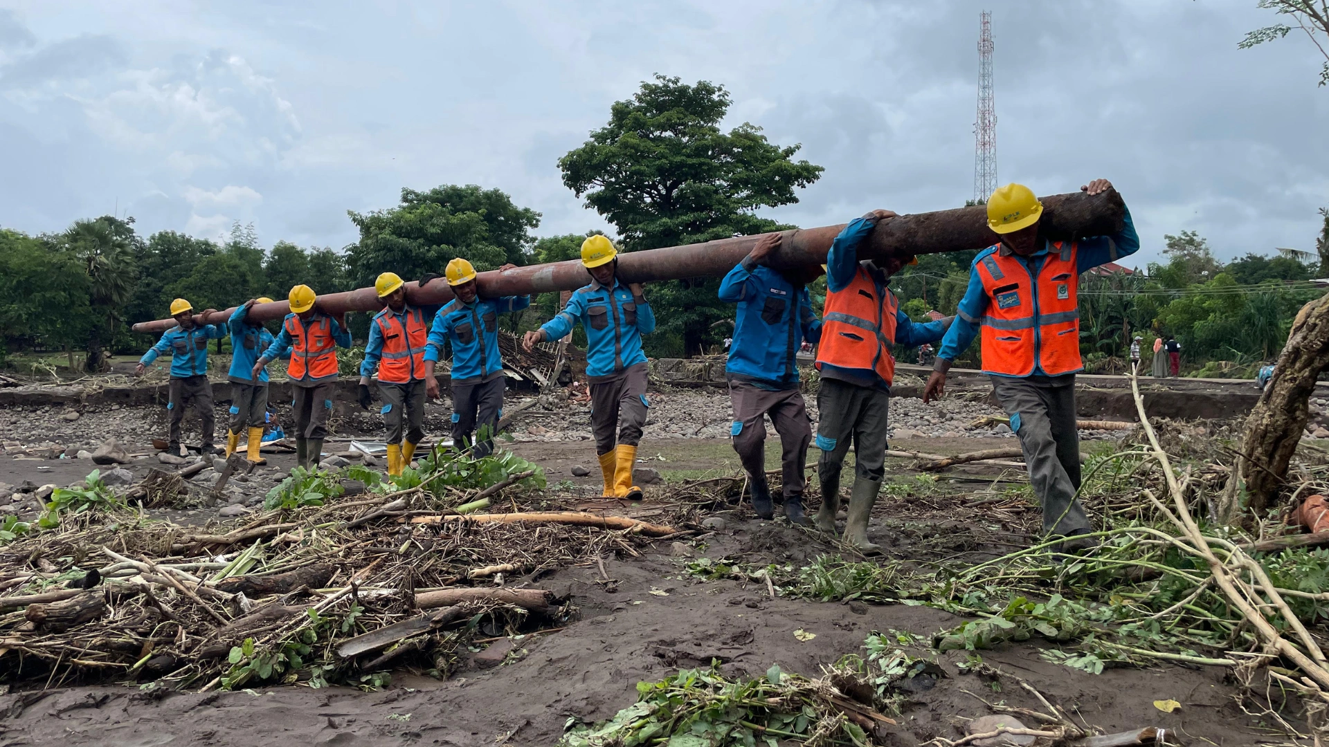 PLN Pastikan Pemulihan Listrik Cepat dan Aman Pasca Banjir di Bima