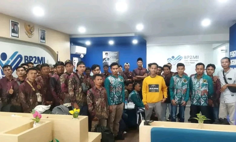 Potret PMI asal Provinsi NTB yang Diberangkatkan ke Malaysia
