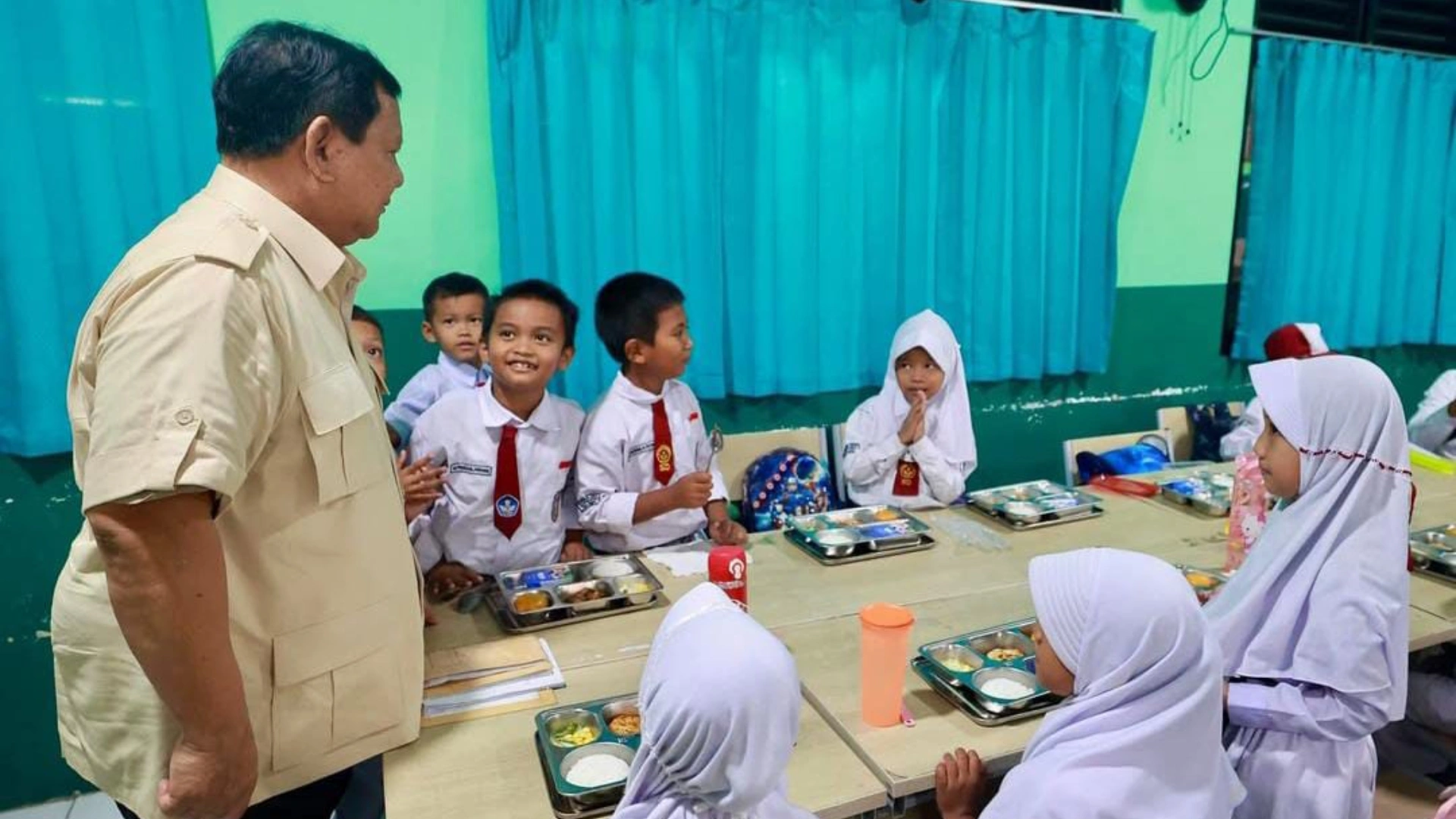 Alasan Prabowo Pangkas Anggaran: Demi Perbaiki Sekolah dan Makan Gratis