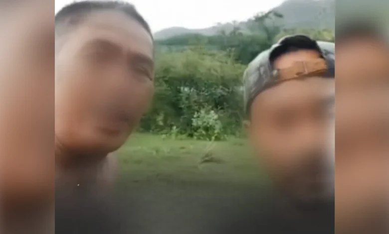 Pria di Sumbawa Duel Selesaikan Masalah Adat Taliwang