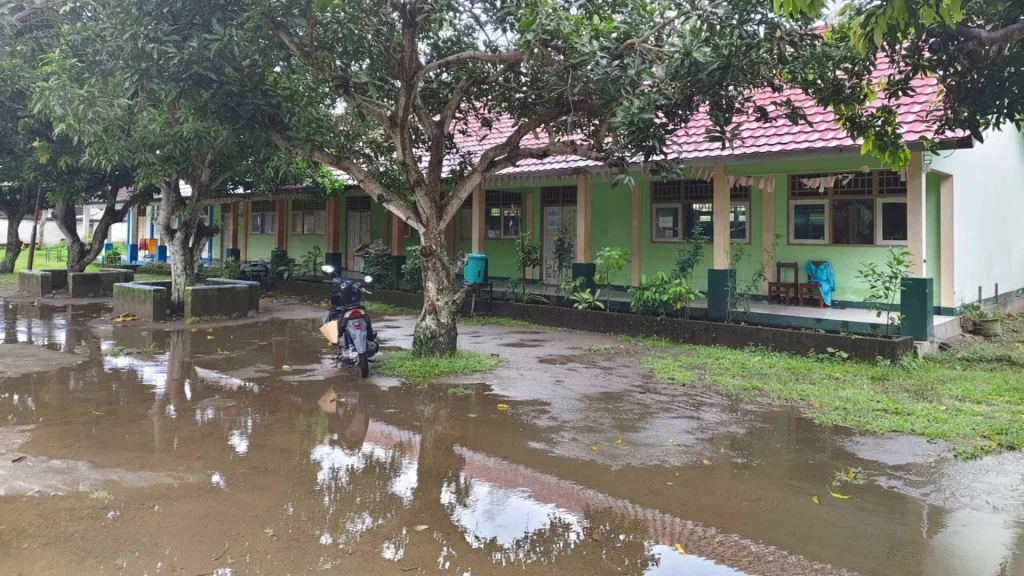 SMPN 21 Mataram Tergenang Banjir