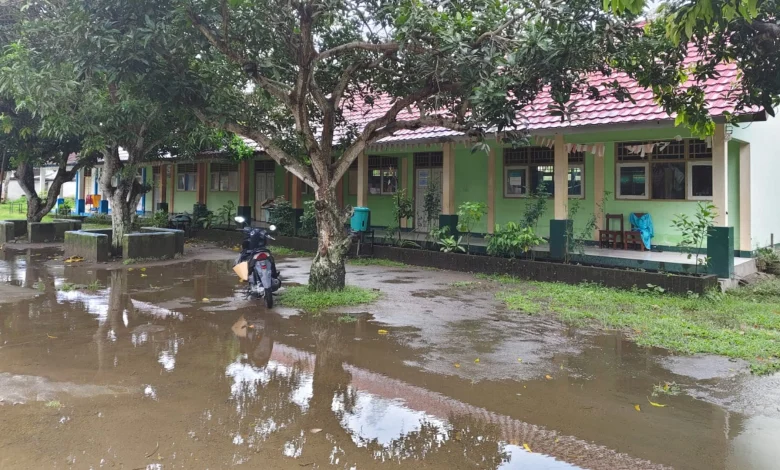 SMPN 21 Mataram Tergenang Banjir
