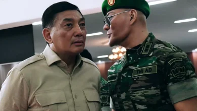 Stafus Menhan, Deddy Corbuzier (kanan) dan Menteri Pertahanan (Menhan) Sjafrie Sjamsoeddin. Foto: Instagram/@dc.kemhan