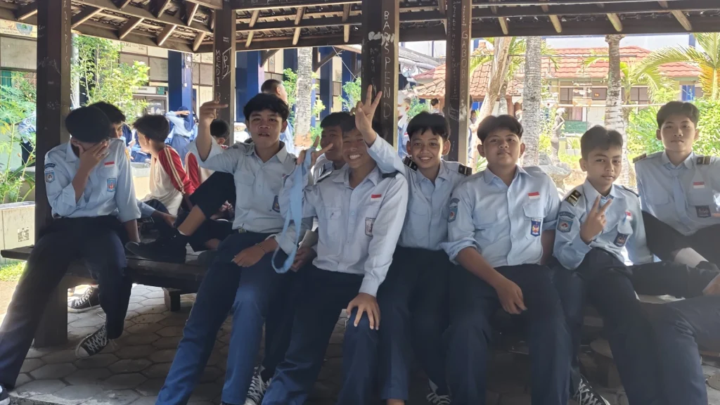 Siswa SMPN 2 Mataram Larangan Siswa Bawa HP ke Sekolah