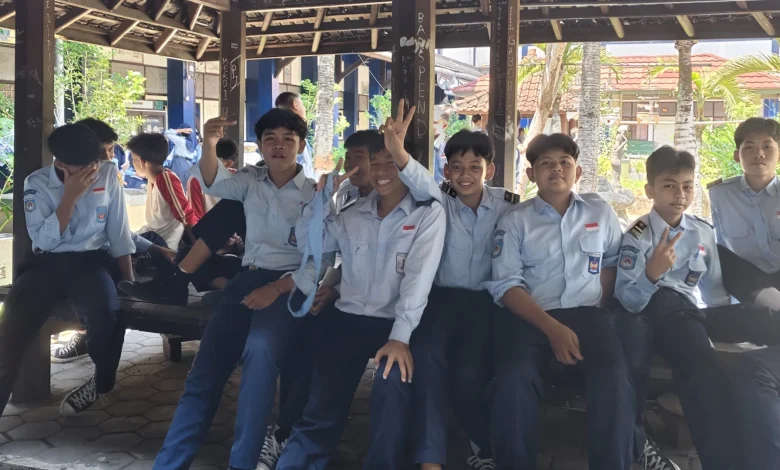 Siswa SMPN 2 Mataram Larangan Siswa Bawa HP ke Sekolah