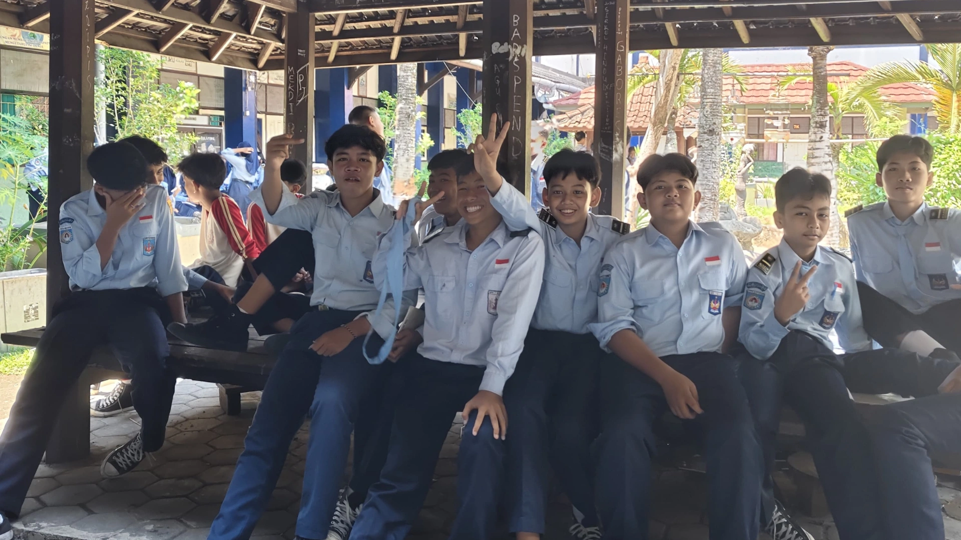 Siswa SMPN 2 Mataram Larangan Siswa Bawa HP ke Sekolah