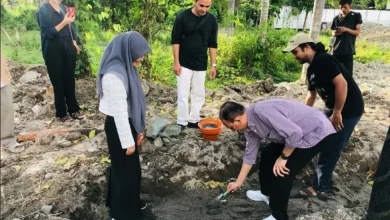 Peletakan Batu pertama oleh Prof. Hamsu dalam pembangunan wahana kebudayaan pertama di NTB.