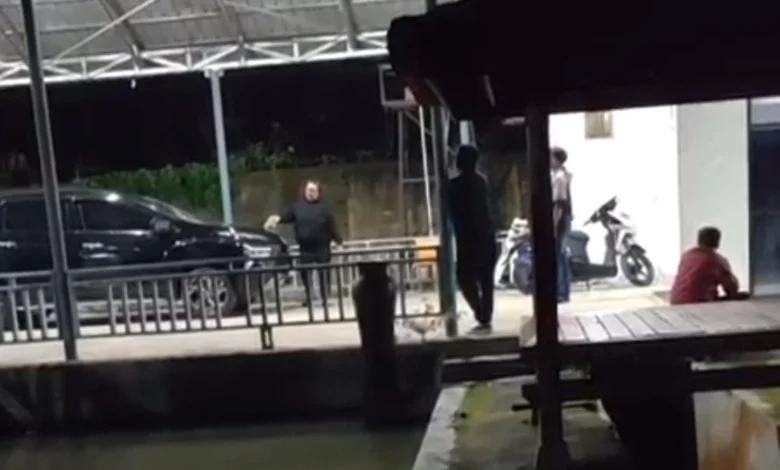 Video Perusakan Mobil Mantan Bupati Lombok Tengah Suhaili FT