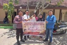 Proses Pendistribusian Sembako oleh Anggota Kepolisian Polda NTB. Foto : istimewa