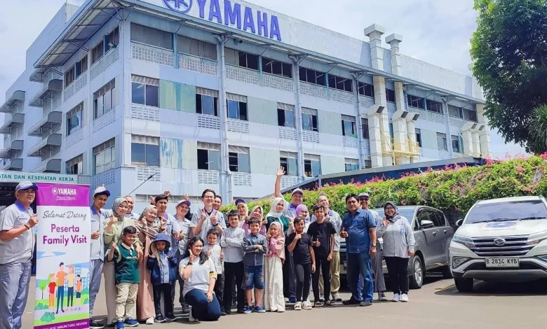 Potret Family Visit di Pabrik PT Yamaha Music Manufacturing Indonesia. Foto: Instagram @llyah_lylah.