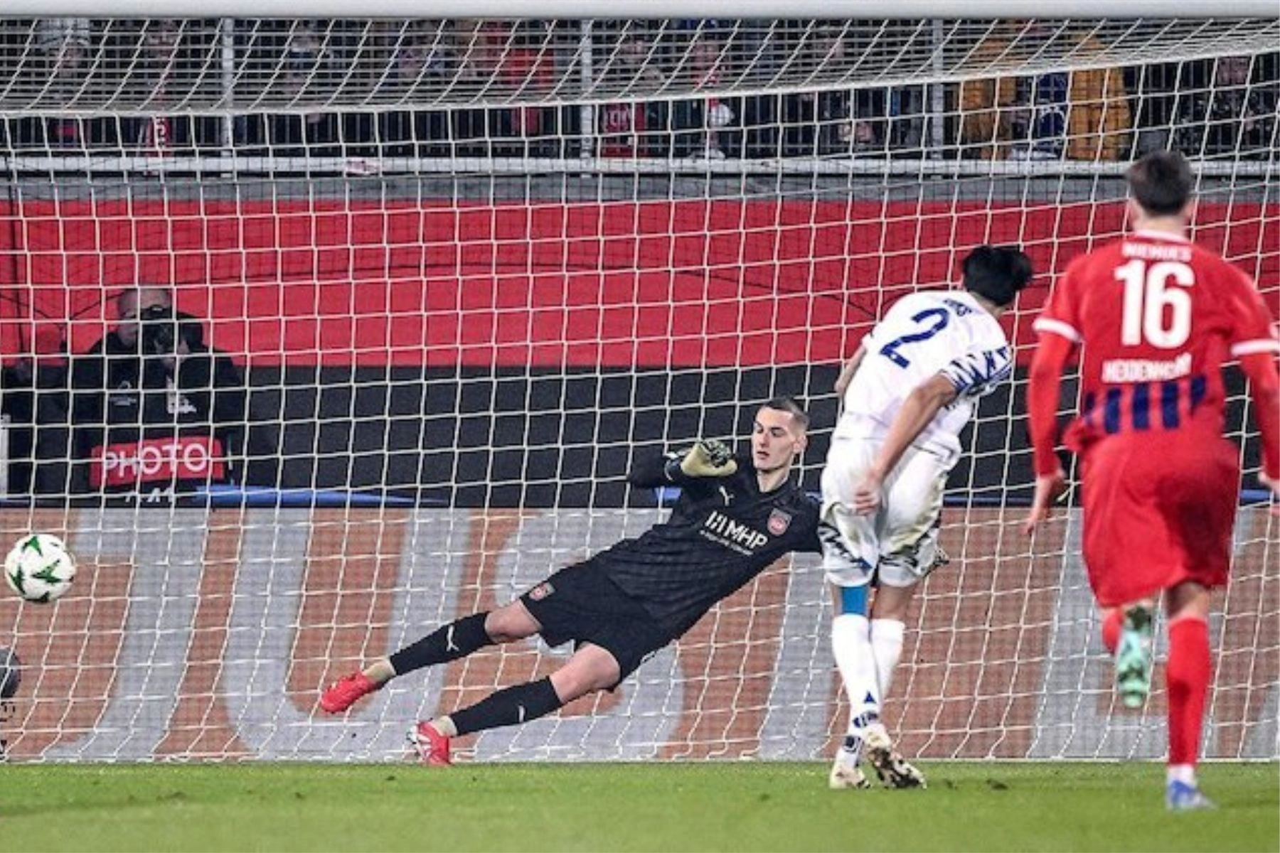 Momen gol penalti Kevin Diks di laga Heidenheim vs FC Copenhagen