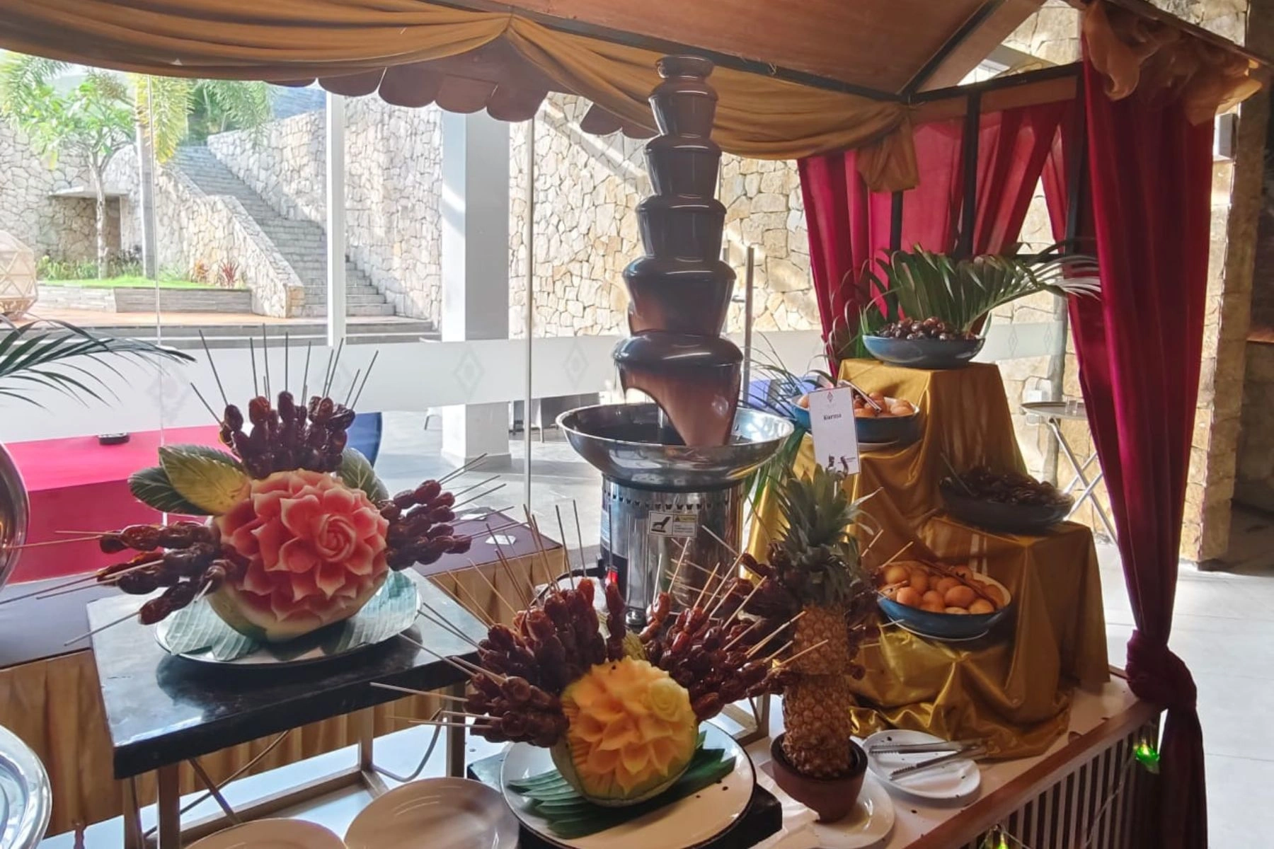 Potret salah satu display dessert di Iftar Serambi Timur Tengah Aruna Senggigi.