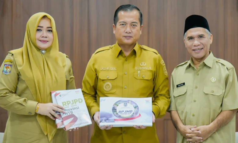 Gubernur Lalu Iqbal Wakil Gubernur Umi Dinda Kepala Bappeda NTB Iswandi