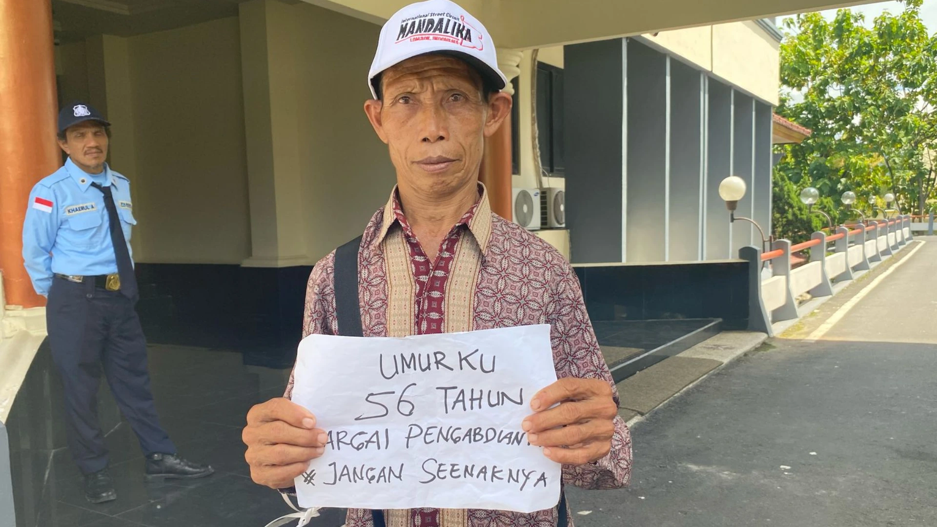 Honorer asal Lombok Timur Zainuddin