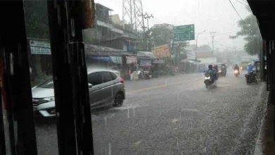 Ilustrasi hujan lebat cuaca di NTB selama libur lebaran 2025