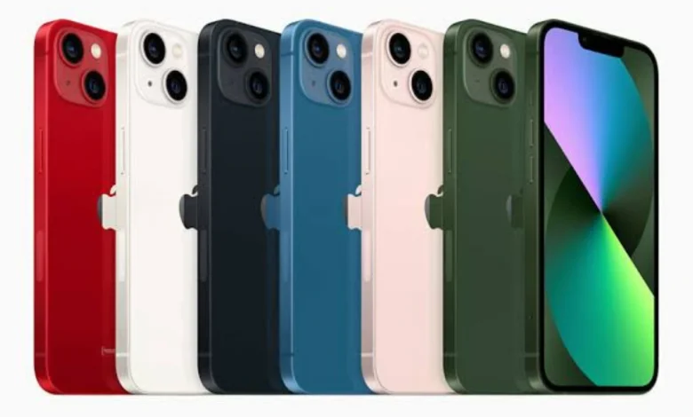 Ilustrasi iPhone resmi di iBox turun drastis harga iPhone 13