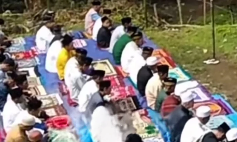 Jamaah Tarekat Naqsabandiyah Kota Bima Salat Idulfitri 1446 H