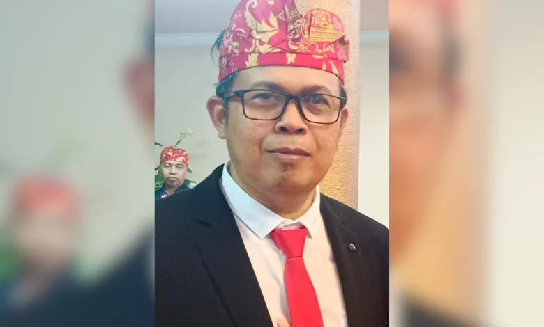 Kabag Umum dan Humas Sekretariat DPRD NTB Muhammad Erwan Surat Kaleng DPRD NTB