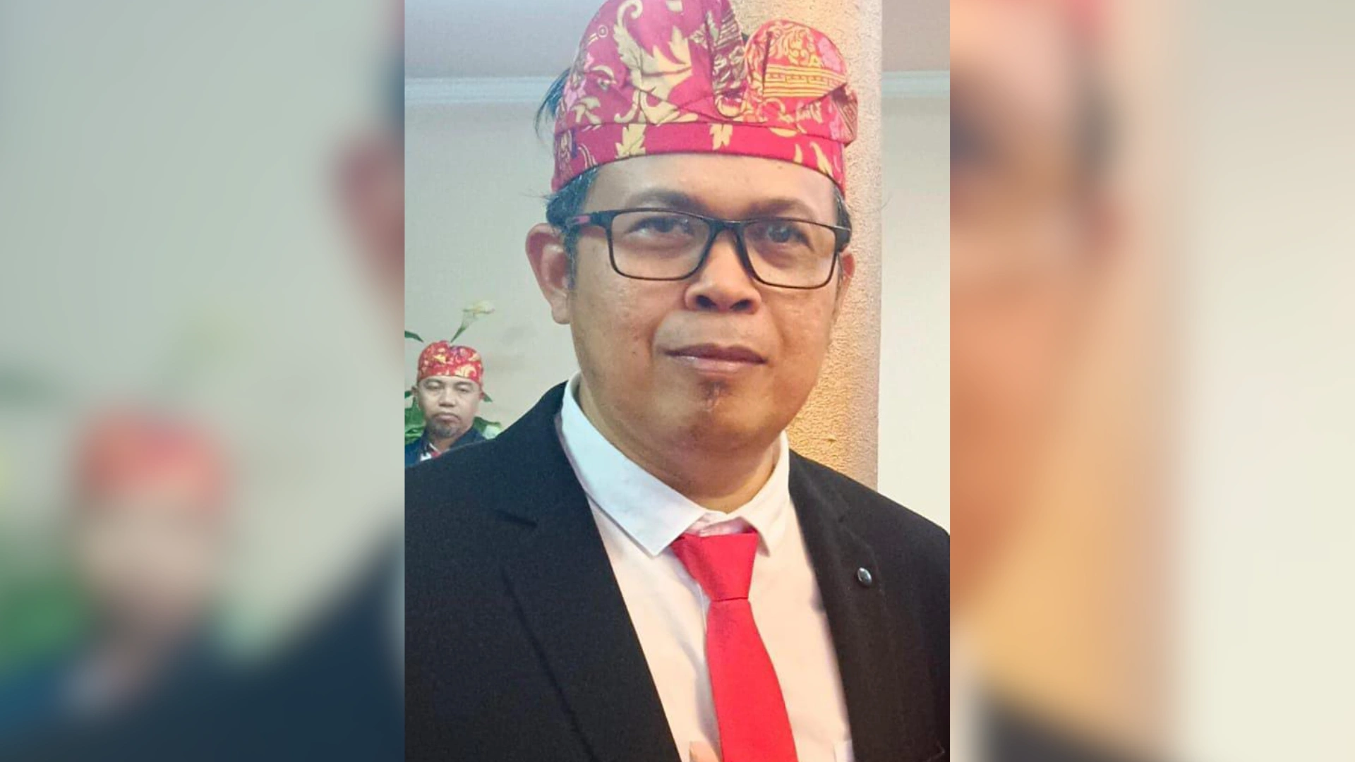 Kabag Umum dan Humas Sekretariat DPRD NTB Muhammad Erwan Surat Kaleng DPRD NTB