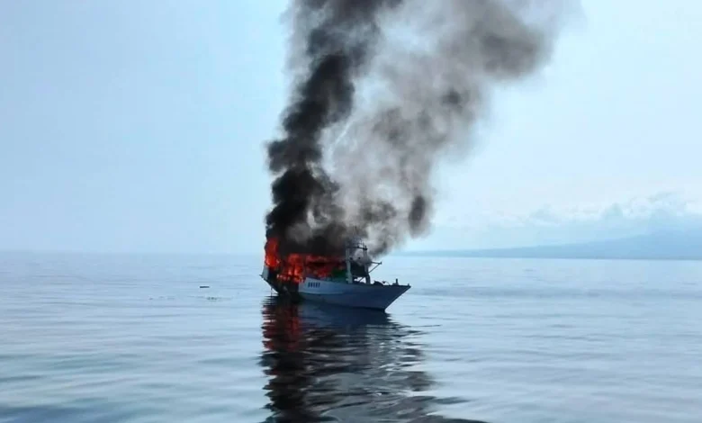 Kapal Nelayan Asal Sumbawa Terbakar