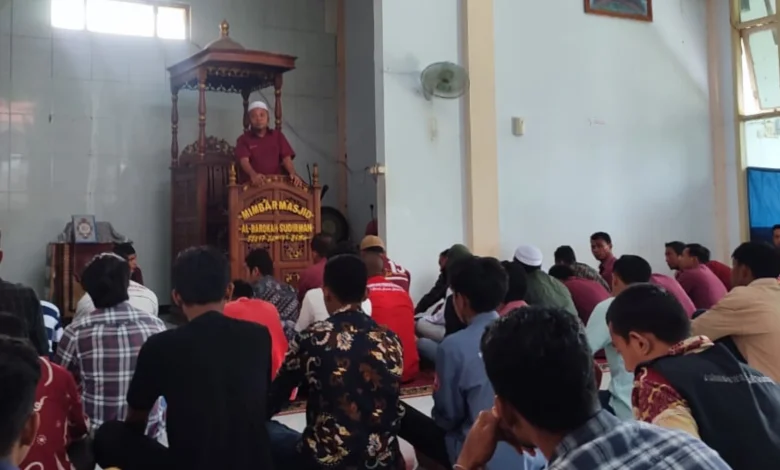 Ketua STKIP Tamsis Bima Beri Kultum Ramadan