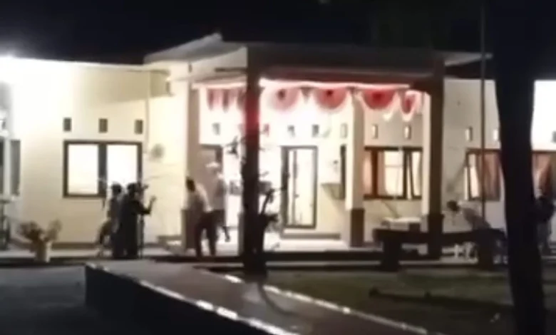 Mapolsek Kayangan Diserang Warga