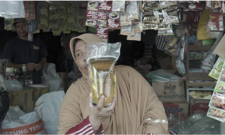 Pedagang MinyaKita di Pasar Pagesangan