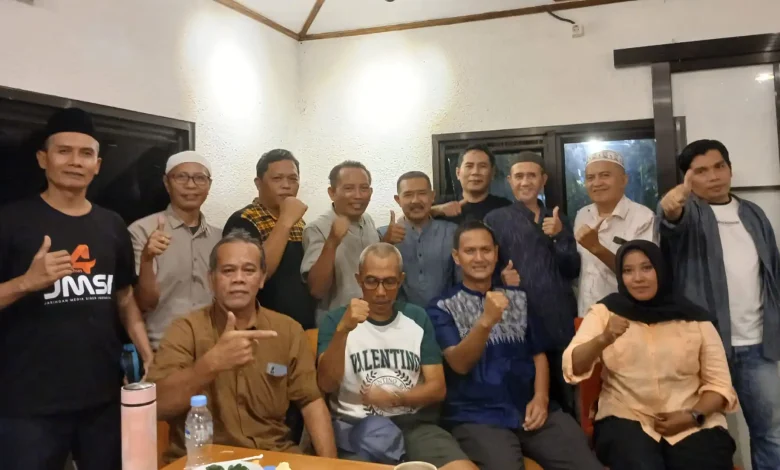 Pengurus JMSI foto bersama dengan Anggota Dewan Pers terpilih