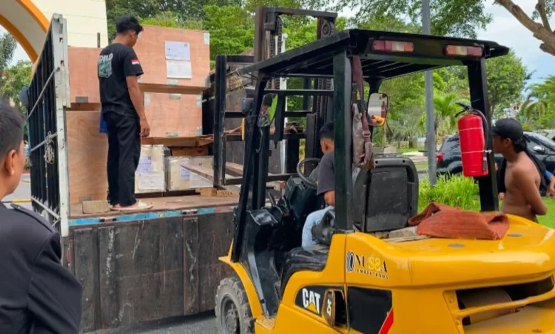 Penurunan Lift Islamic Center NTB dari Jerman