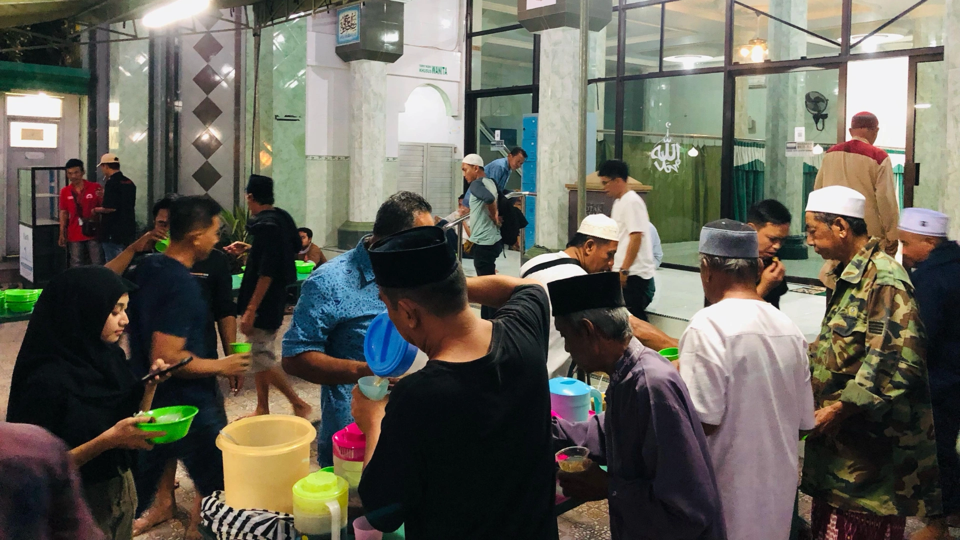 Program Berbuka Puasa Gratis Masjid Nurul Iman Mataram