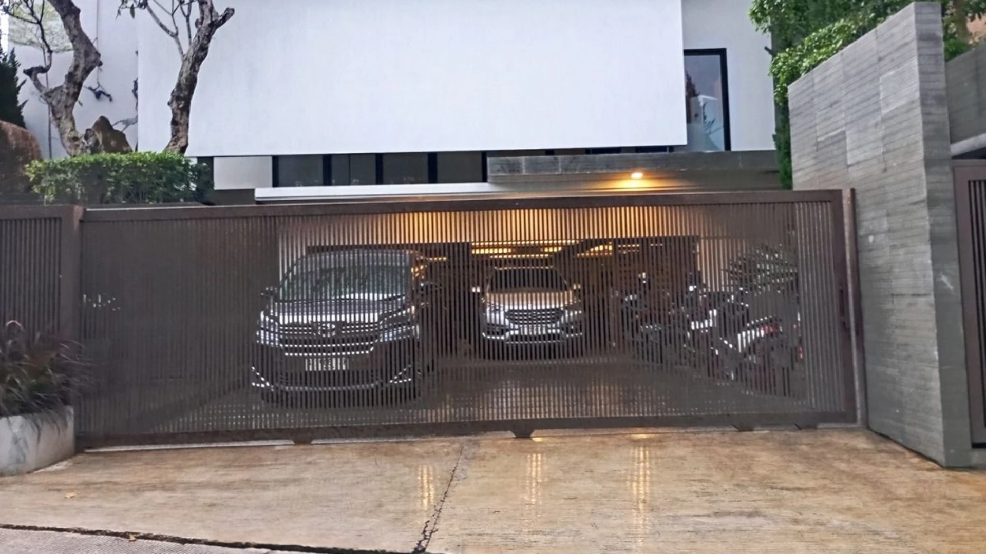 KPK Sita Sejumlah Dokumen dari Rumah Ridwan Kamil