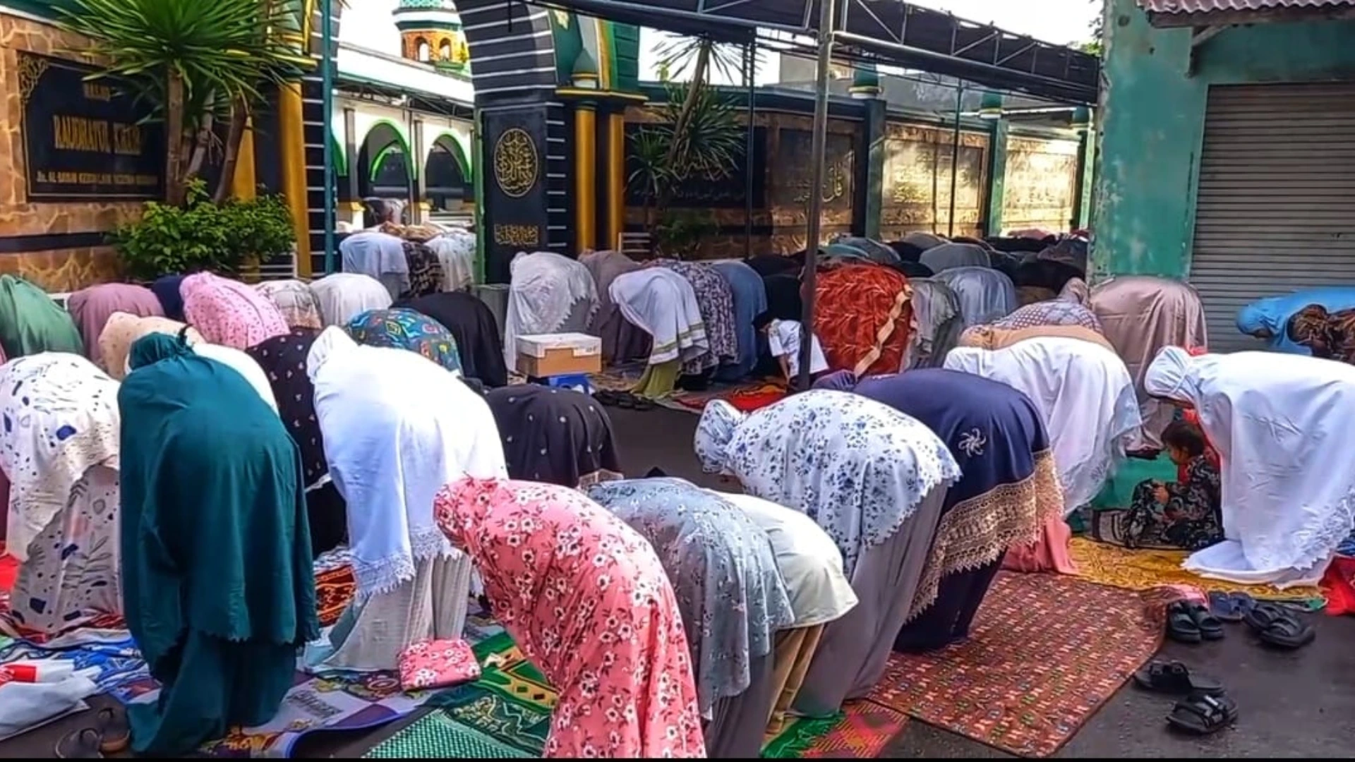 Salat Idulfitri Jemaah Naqsabandiyah Mataram